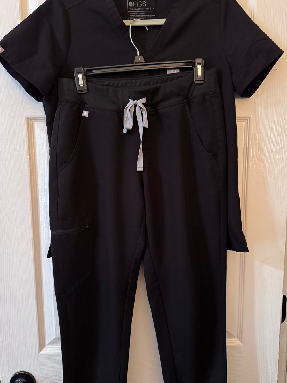 FIGS Black Women's Scrub Set Size Small